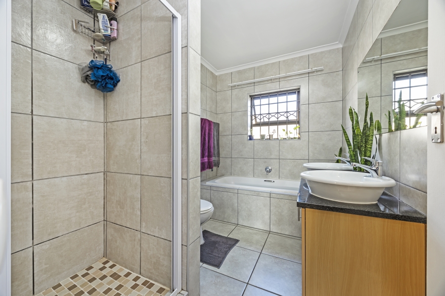 3 Bedroom Property for Sale in Jakarandas Western Cape